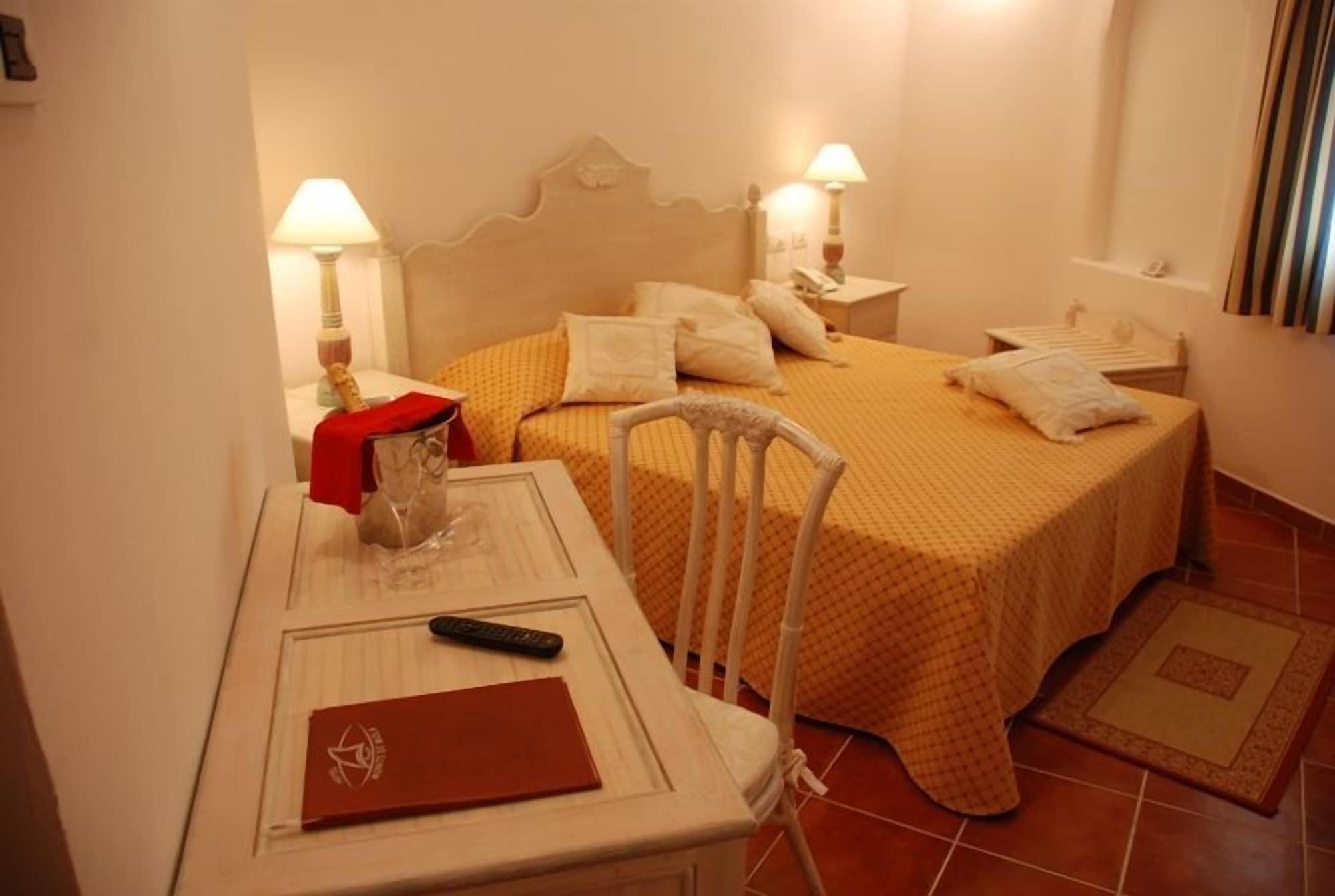 Hotel Monti Di Mola Porto Cervo Exterior photo