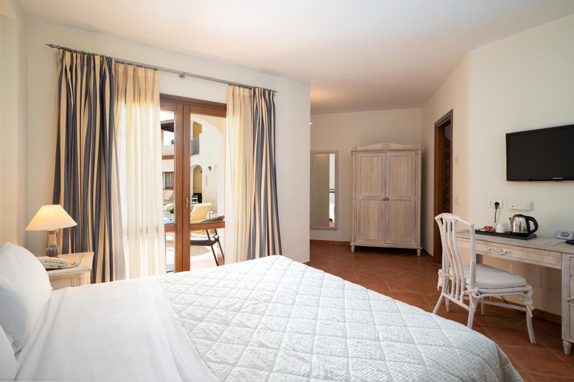 Hotel Monti Di Mola Porto Cervo Exterior photo