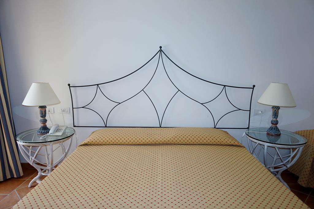 Hotel Monti Di Mola Porto Cervo Room photo